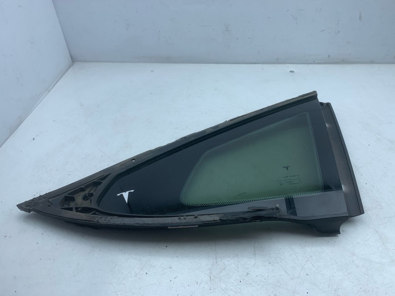 стекло кузовное боковое правое Tesla Model S 1 поколение (2012 - 2016), 0.1 л., электро, АКПП, серый, седан, задний привод - фото №1