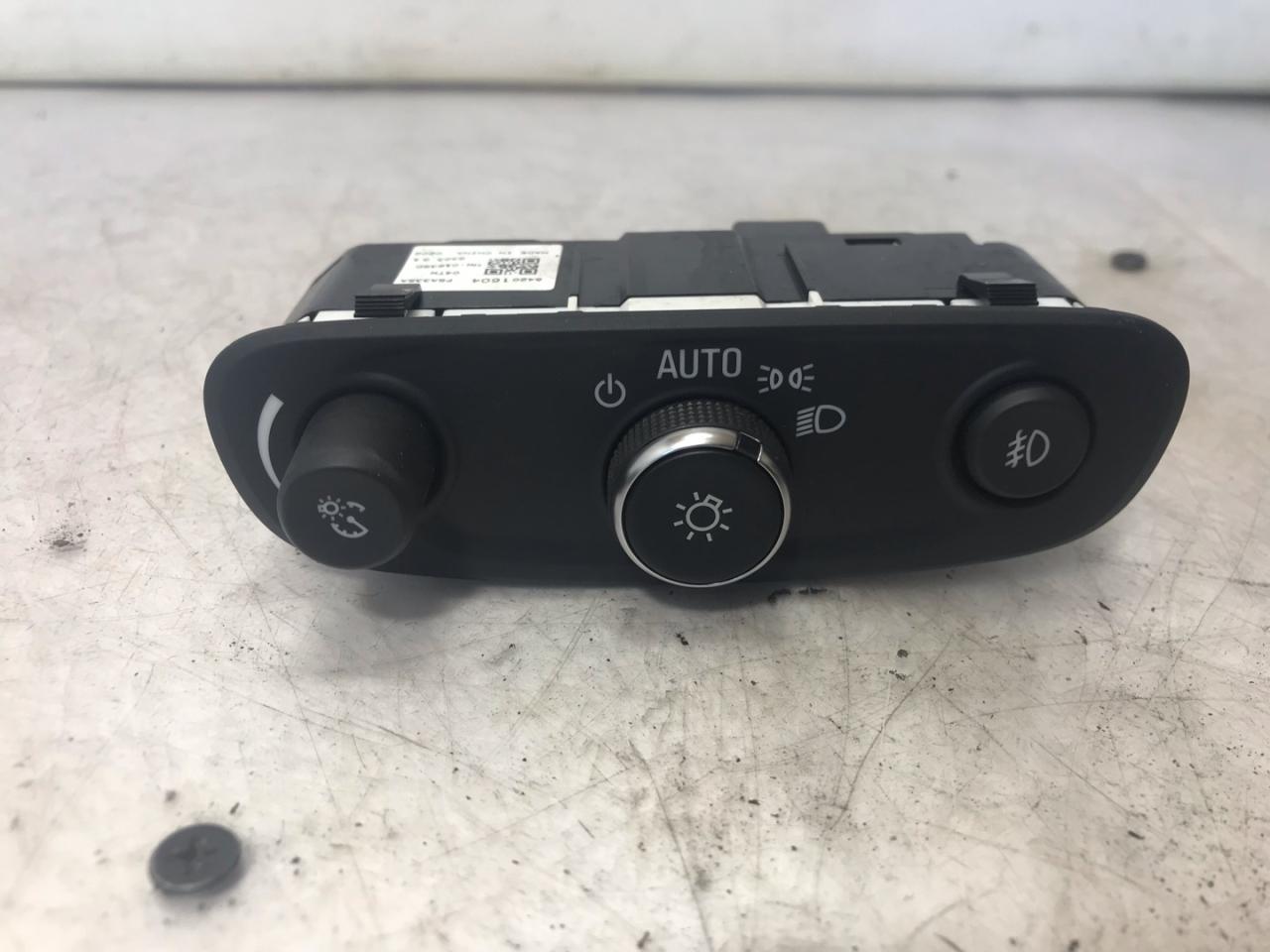 переключатель света Chevrolet TrailBlazer 3 поколение 2021, 1.3 л., бензин, АКПП, черный, хетчбэк 5 дв., передний привод, 82201604 - фото №1