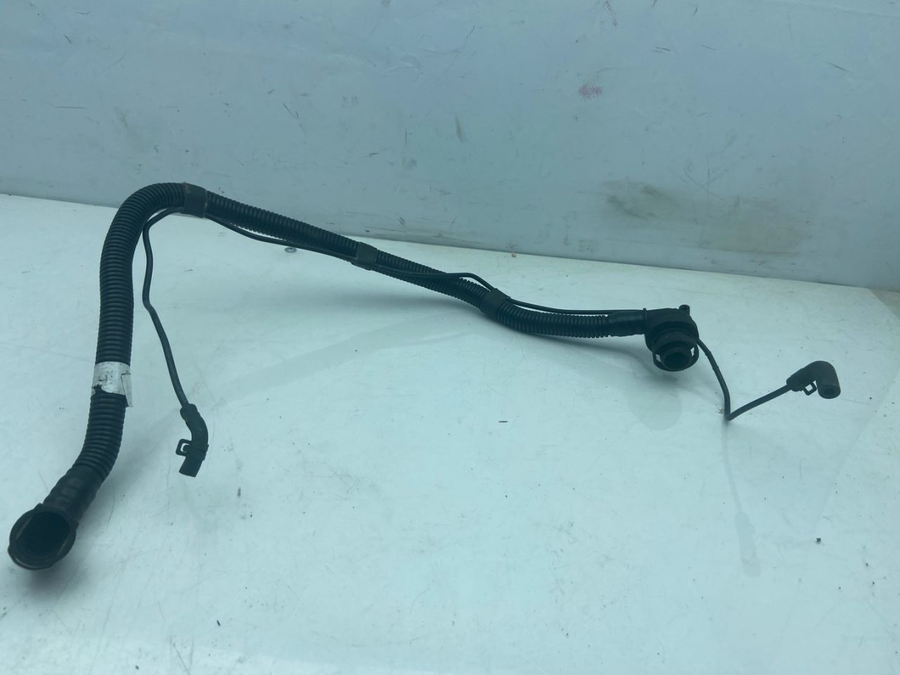 патрубок вентиляции картера Buick Encore 1 поколение 2014, 1.4 л., бензин, АКПП, баклажан, внедорожник 5 дв. - фото №1