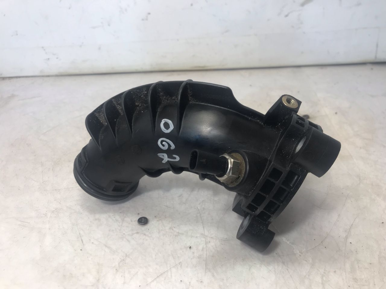 гофра инжектора Volvo XC60 2 поколение 2023, 2.0 л., бензин, АКПП, белый, внедорожник 5 дв., передний привод, 5800666410 - фото №1