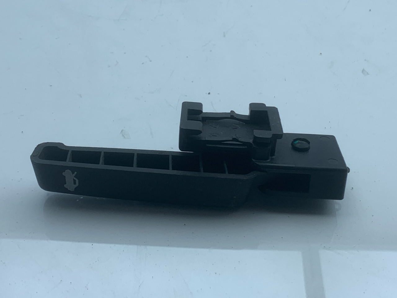 ручка открывания капота Ford Bronco Sport 1 поколение 2021, 1.5 л., бензин, АКПП, серебряный, внедорожник 5 дв., полный подключаемый привод - фото №1