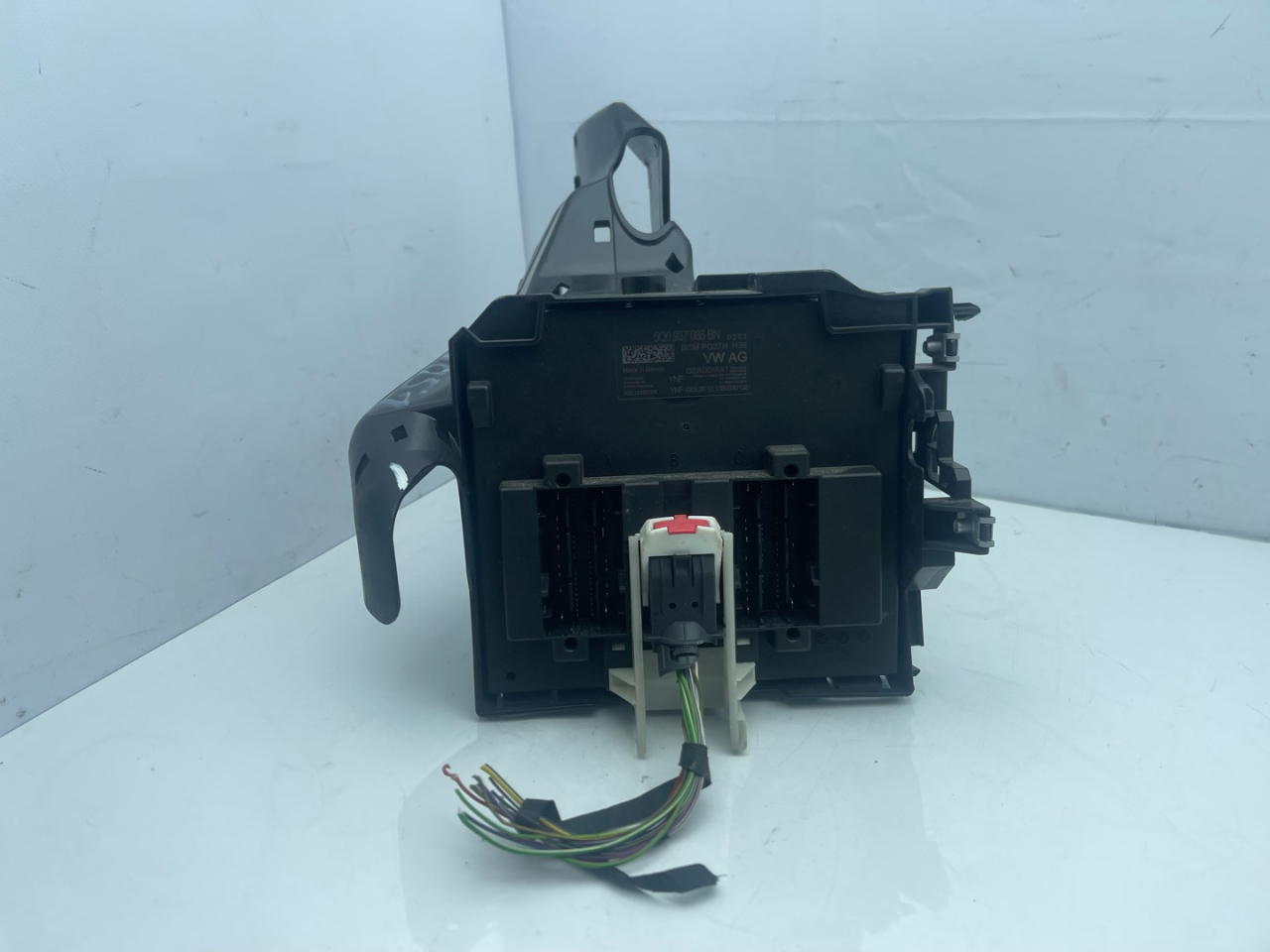 Блок управления BCM (Body Control Module) Volkswagen Atlas 2018, 2.0 л., бензин, АКПП, черный, внедорожник 5 дв., передний привод, 5Q0937085BN, 517941395B - фото №1