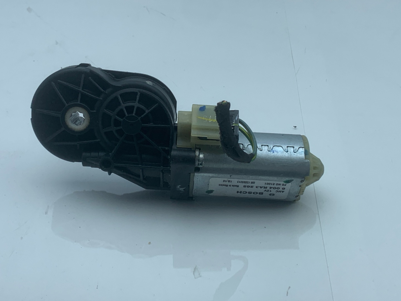 моторчик регулировки сиденья Chevrolet Equinox 3 поколение 2018, 1.5 л., бензин, АКПП, черный, внедорожник 5 дв., полный привод - фото №1