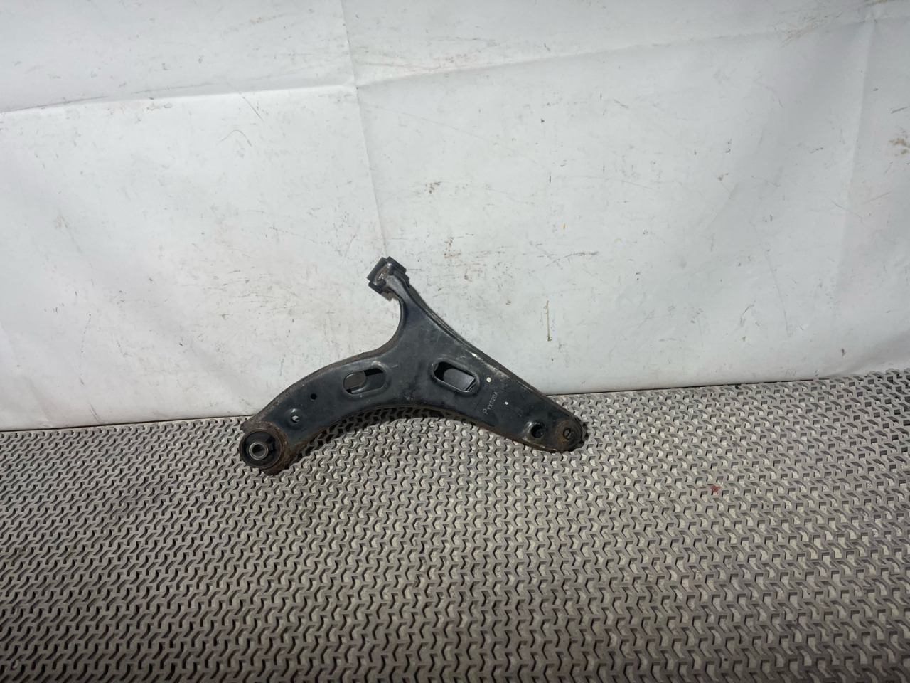 рычаг передний левый Subaru Forester 5 поколение (SK) 2020, 2.5 л., бензин, АКПП, серый, внедорожник 5 дв., полный привод - фото №1