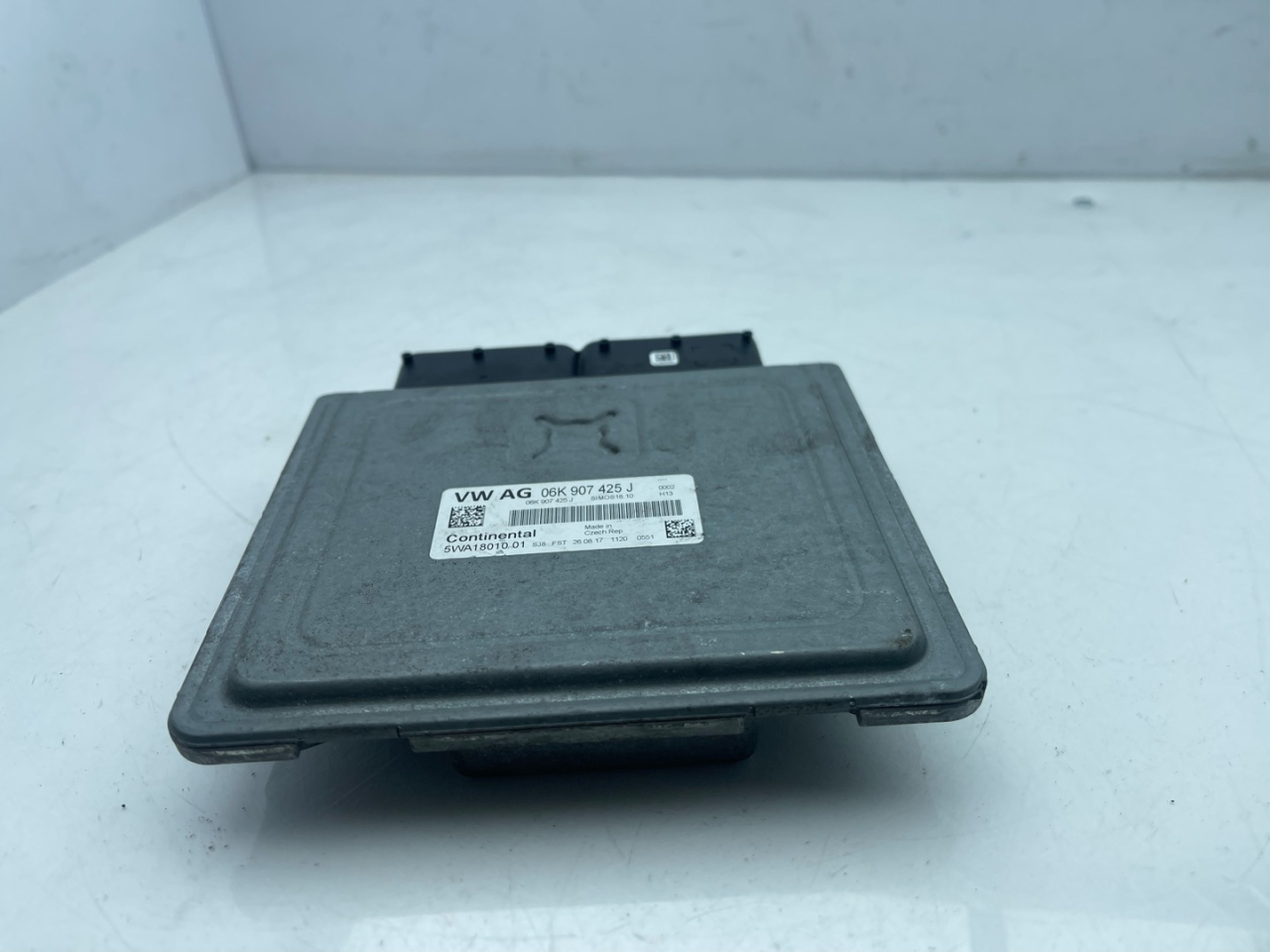 блок управления двигателем Volkswagen Atlas 2018, 2.0 л., бензин, АКПП, черный, внедорожник 5 дв., передний привод, 06K907425J - фото №1