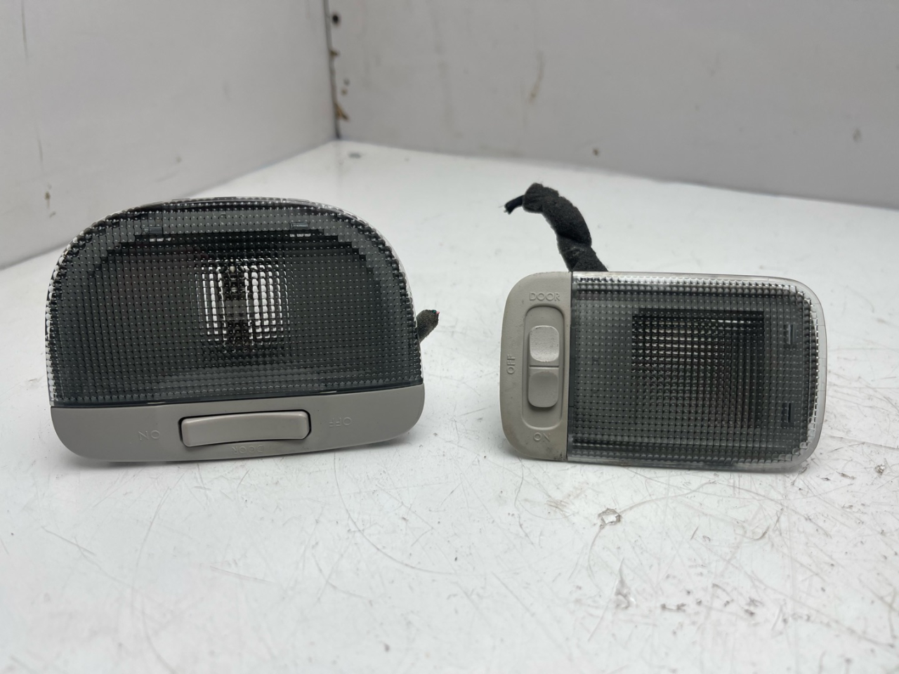 фонарь салона (плафон) Subaru Outback 6 поколение 2020, 2.4 л., бензин, АКПП, серый, внедорожник 5 дв., полный привод - фото №1