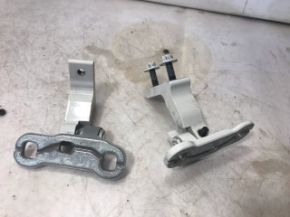 петля двери Volvo XC60 2 поколение 2023, 2.0 л., бензин, АКПП, белый, внедорожник 5 дв., передний привод