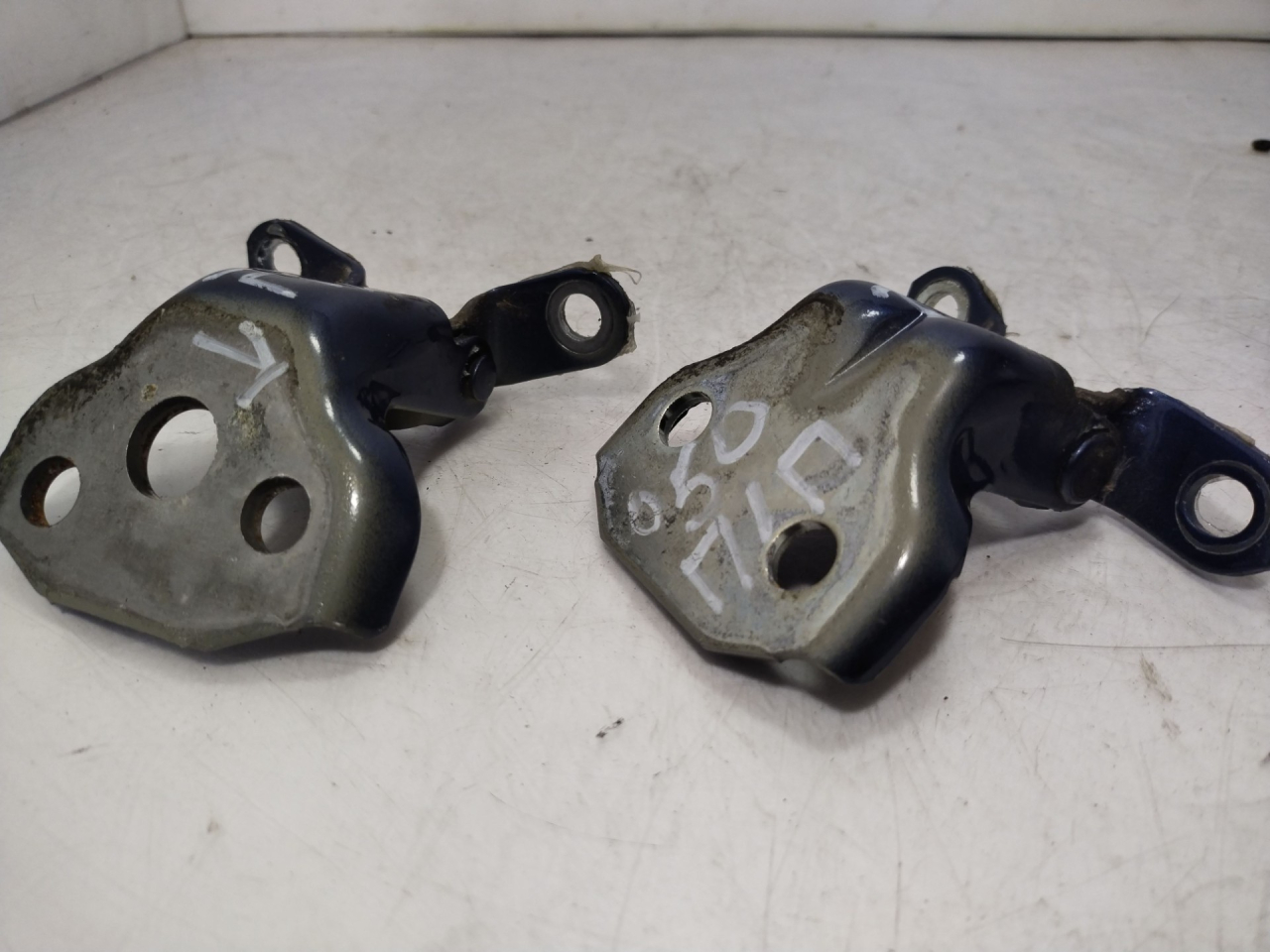 петля двери Subaru Outback 6 поколение 2021, 2.4 л., бензин, АКПП, синий, внедорожник 5 дв., полный привод - фото №1