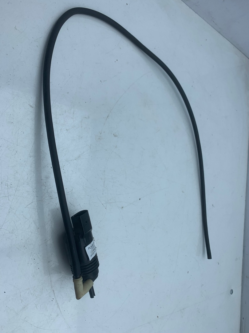 насос (моторчик) омывателя стекла Chevrolet Equinox 3 поколение 2018, 1.5 л., бензин, АКПП, черный, внедорожник 5 дв., полный привод - фото №1