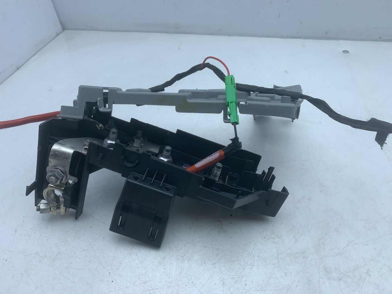 клемма аккумулятора плюс Volvo XC60 2 поколение 2023, 2.0 л., бензин, АКПП, белый, внедорожник 5 дв., передний привод - фото №1