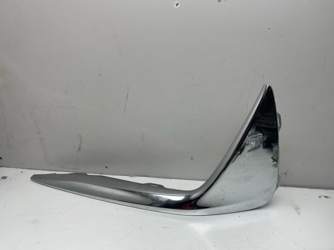 молдинг переднего бампера Acura RDX 3 поколение 2020, 2.0 л., бензин, АКПП, черный, внедорожник 5 дв., полный привод, 71109TJBA01 - фото №1