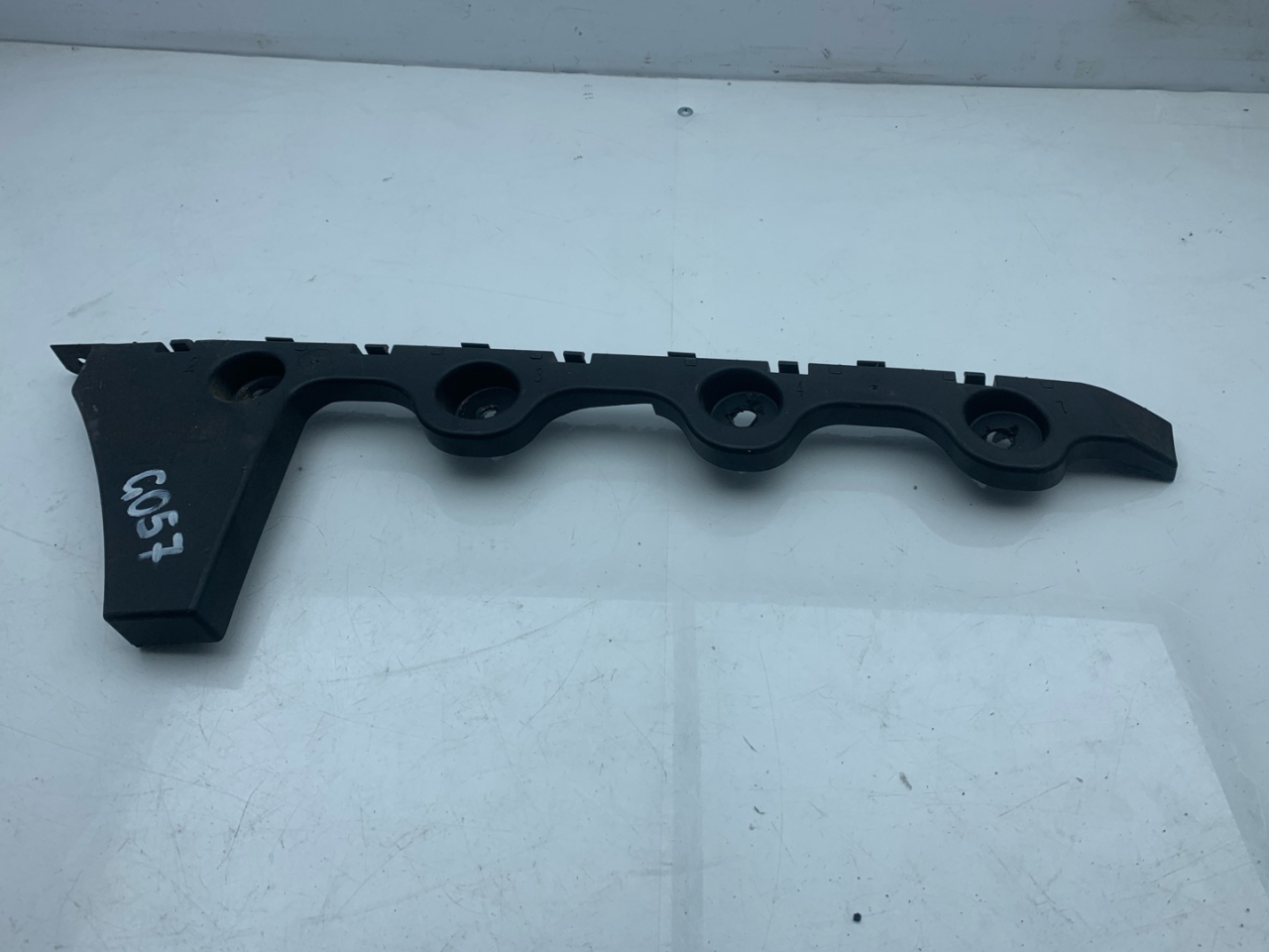 Крепление бампера заднего Chevrolet Equinox 3 поколение 2018, 1.5 л., бензин, АКПП, черный, внедорожник 5 дв., полный привод, 23462452 - фото №1