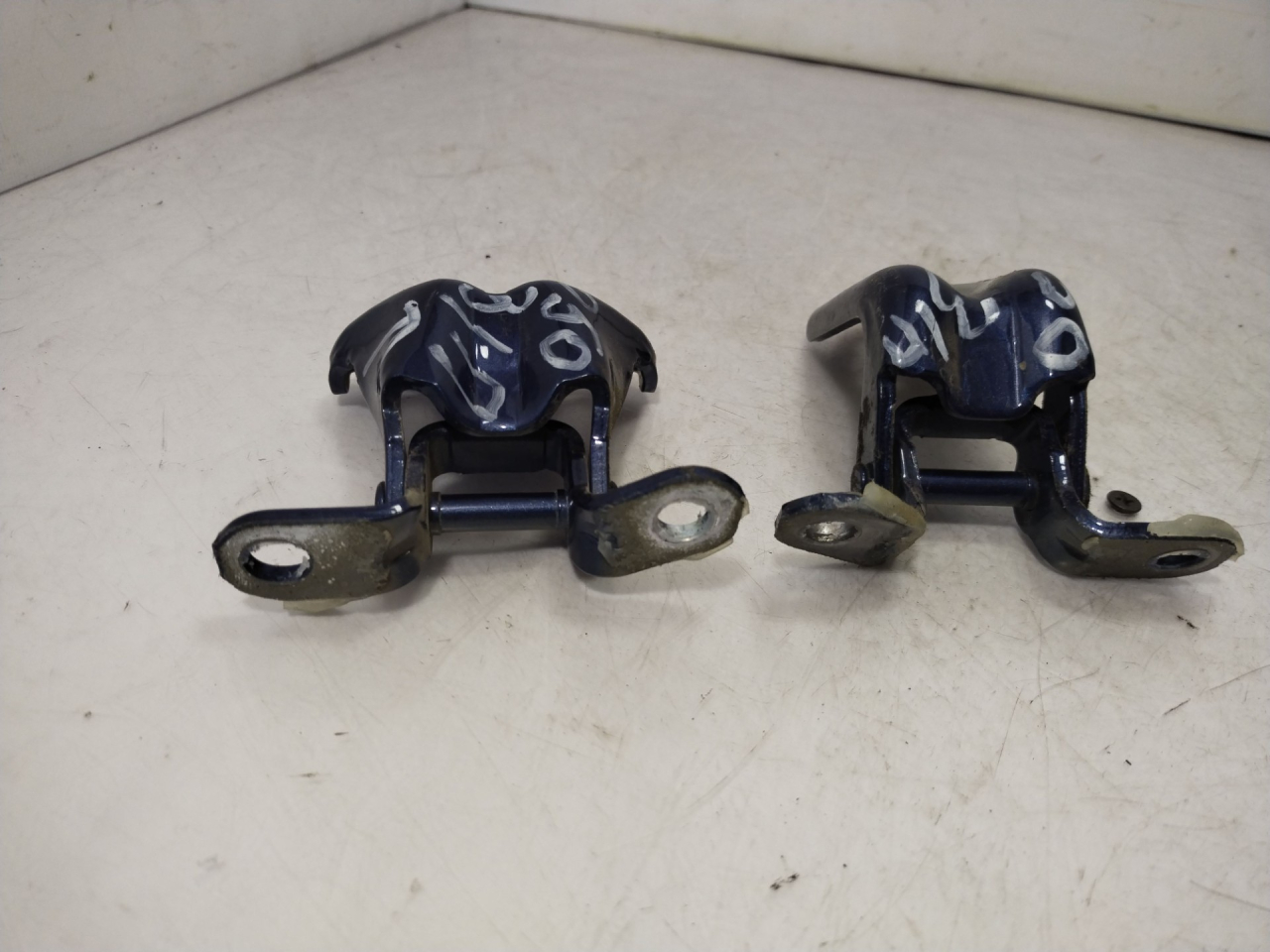 петля двери Subaru Outback 6 поколение 2021, 2.4 л., бензин, АКПП, синий, внедорожник 5 дв., полный привод - фото №1