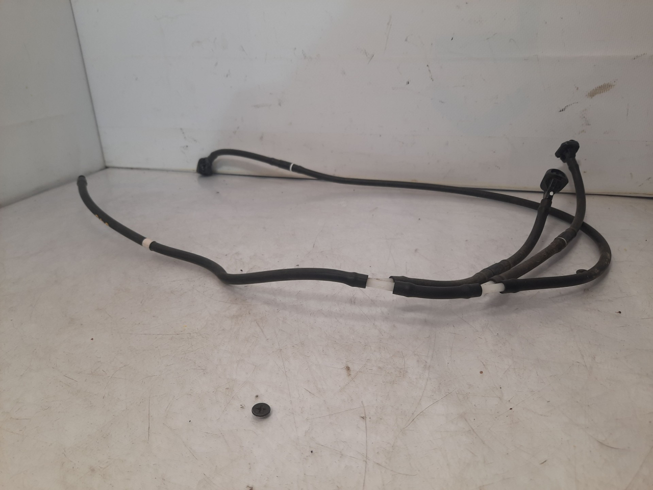 форсунка омывателя лобового стекла Subaru Outback 6 поколение 2020, 2.4 л., бензин, АКПП, серый, внедорожник 5 дв., полный привод - фото №1