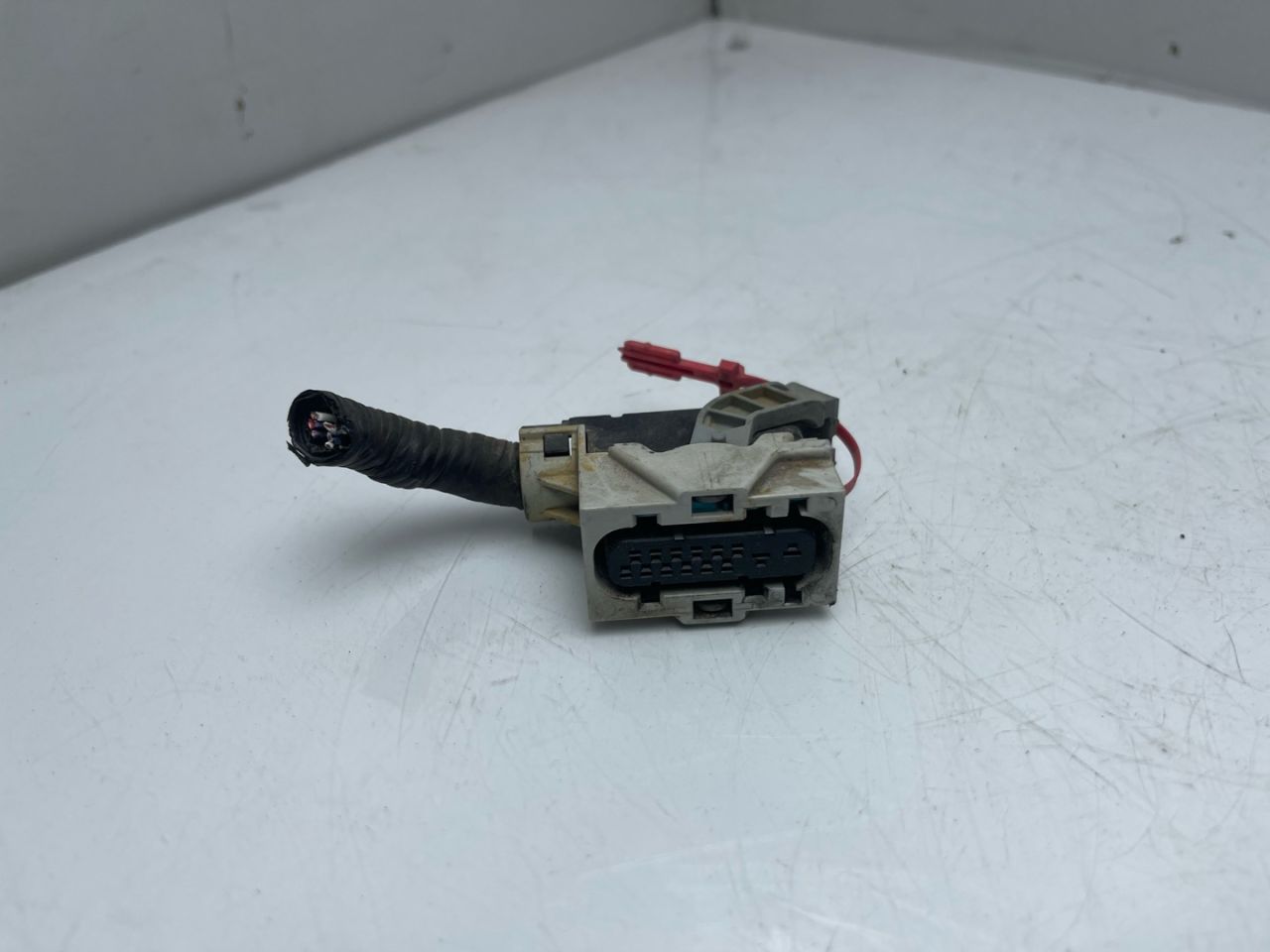 разъем (фишка) проводки Buick Encore 1 поколение 2014, 1.4 л., бензин, АКПП, баклажан, внедорожник 5 дв. - фото №1