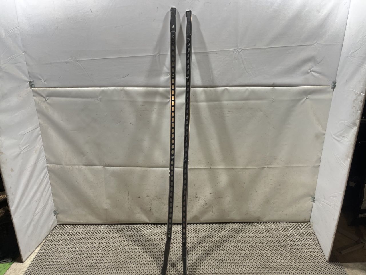 дуги на крышу (рейлинги) Volvo XC60 2 поколение 2023, 2.0 л., бензин, АКПП, белый, внедорожник 5 дв., передний привод - фото №1