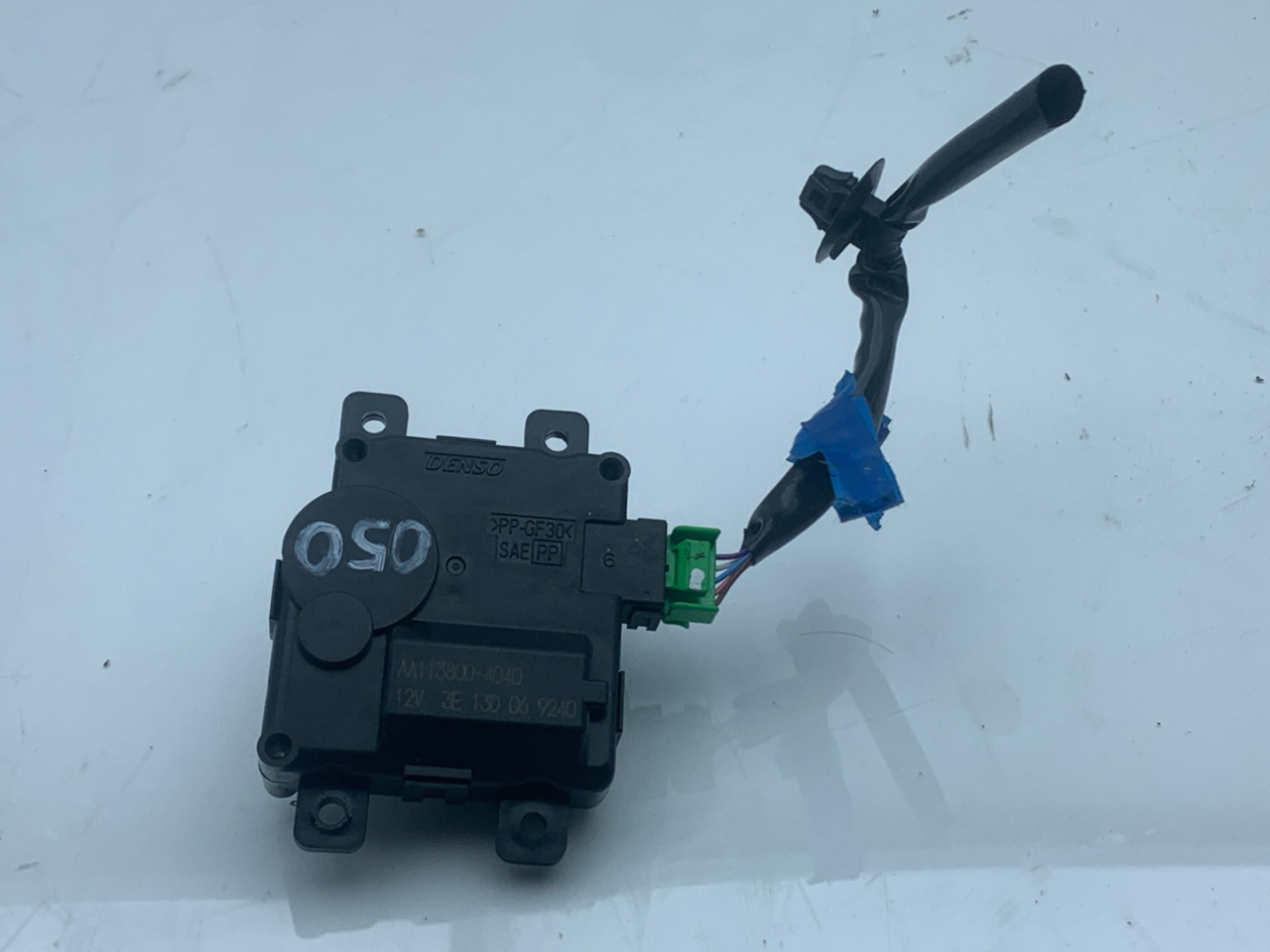 моторчик заслонки печки Subaru Outback 6 поколение 2021, 2.4 л., бензин, АКПП, синий, внедорожник 5 дв., полный привод, AA1138004040 - фото №1