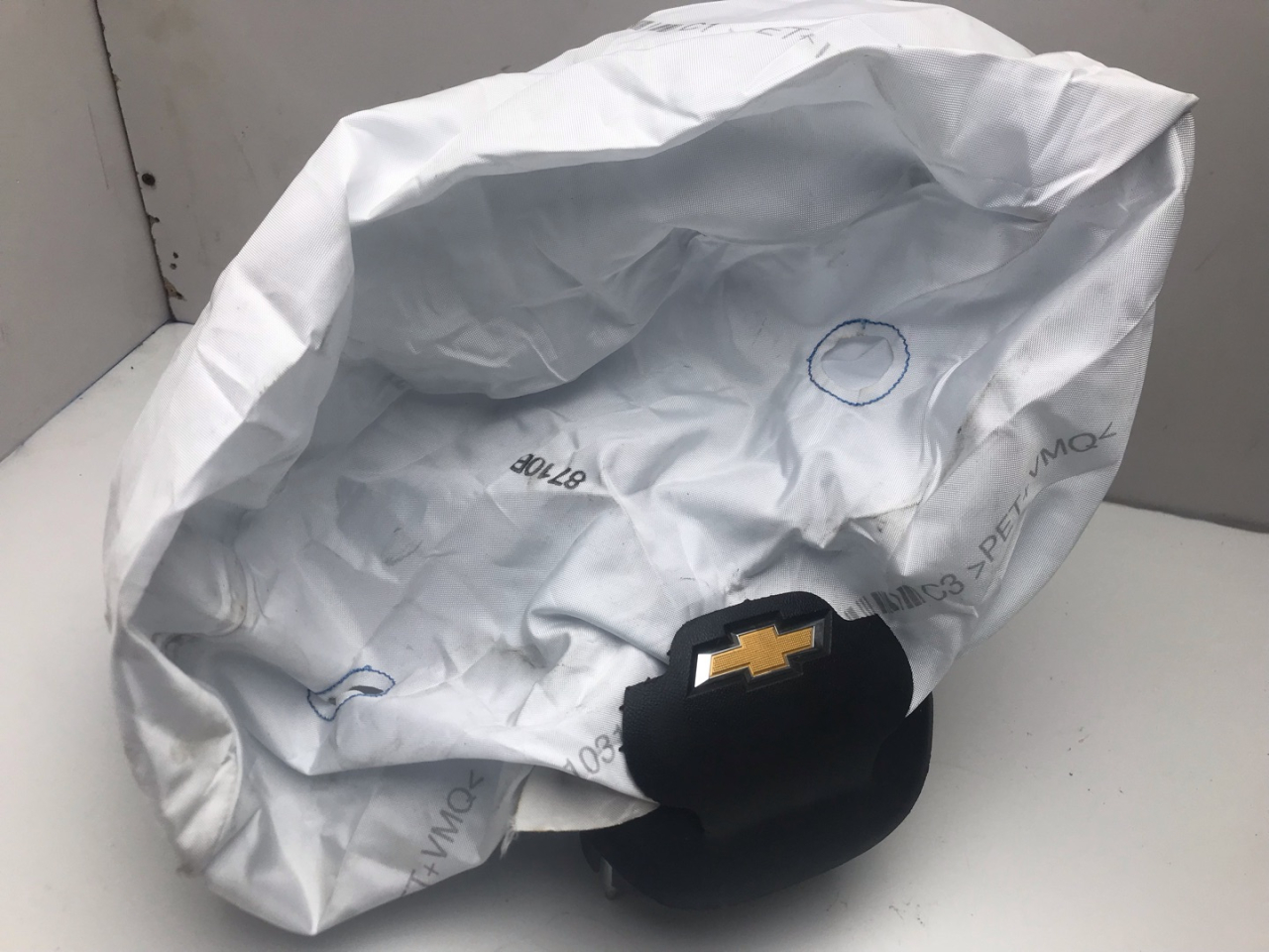 подушка безопасности водителя Chevrolet Equinox 3 поколение 2019, 1.5 л., бензин, АКПП, белый, внедорожник 5 дв., передний привод, 84543938 - фото №1