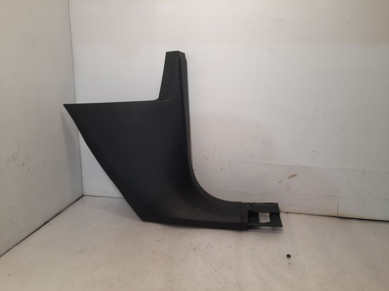 пластик Volkswagen Atlas 2018, 2.0 л., бензин, АКПП, черный, внедорожник 5 дв., передний привод, 3CN863484 - фото №1