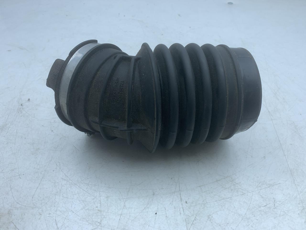 патрубок воздушного фильтра Chevrolet TrailBlazer 3 поколение 2021, 1.3 л., бензин, АКПП, черный, хетчбэк 5 дв., передний привод, 1233923801 - фото №1