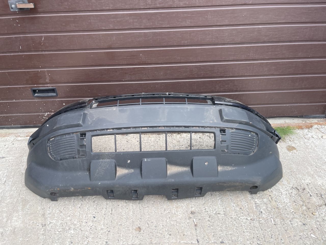 бампер передний Ford Bronco Sport 1 поколение 2021, 1.5 л., бензин, АКПП, серебряный, внедорожник 5 дв., полный подключаемый привод - фото №1