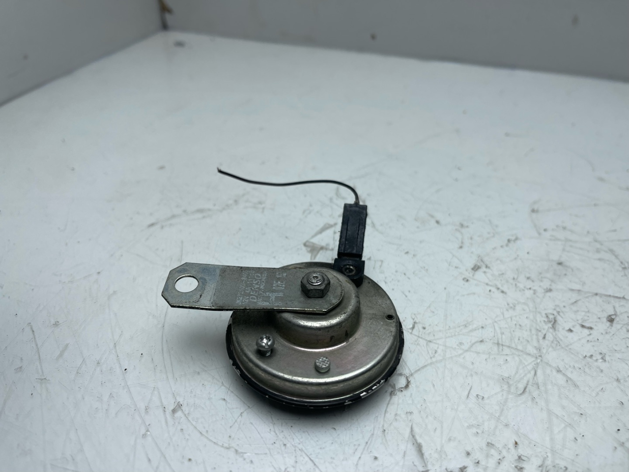 сигнал (клаксон) Subaru Outback 6 поколение 2021, 2.4 л., бензин, АКПП, синий, внедорожник 5 дв., полный привод, JK272100, JK2721008400 - фото №1