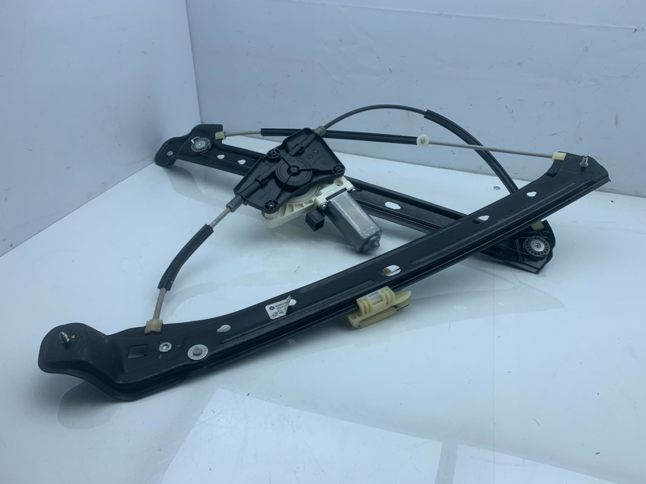 стеклоподъемник передний левый Volkswagen Atlas 2018, 3.6 л., бензин, АКПП, черный, внедорожник 5 дв., полный привод, 3C837461A, 5Q4959801B - фото №1