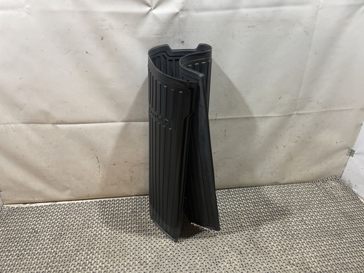 ковер багажника Volvo XC60 2 поколение 2023, 2.0 л., бензин, АКПП, белый, внедорожник 5 дв., передний привод - фото №1