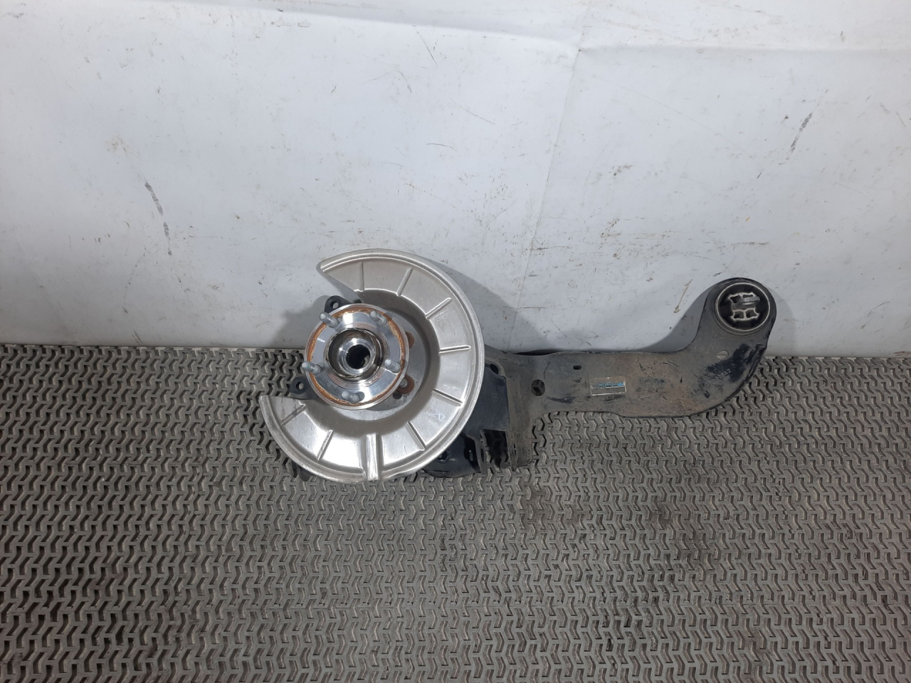 ступица задняя правая Ford Bronco Sport 1 поколение 2021, 1.5 л., бензин, АКПП, серебряный, внедорожник 5 дв., полный подключаемый привод, LX6C2C300A4B - фото №1