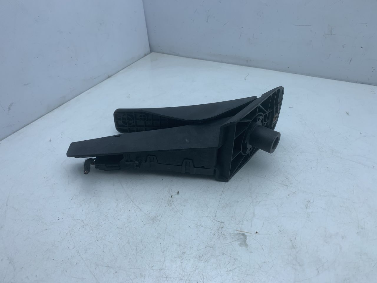 педаль Volvo XC60 2 поколение 2023, 2.0 л., бензин, АКПП, белый, внедорожник 5 дв., передний привод, 32269124 - фото №1