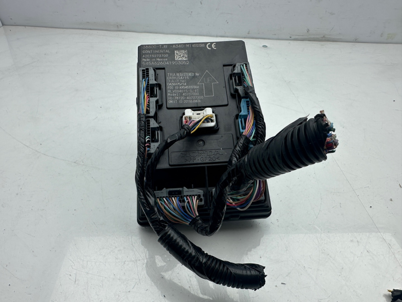 Блок управления BCM (Body Control Module) Acura RDX 3 поколение 2020, 2.0 л., бензин, АКПП, белый, внедорожник 5 дв., полный привод, 38800TJBA340M1 - фото №1