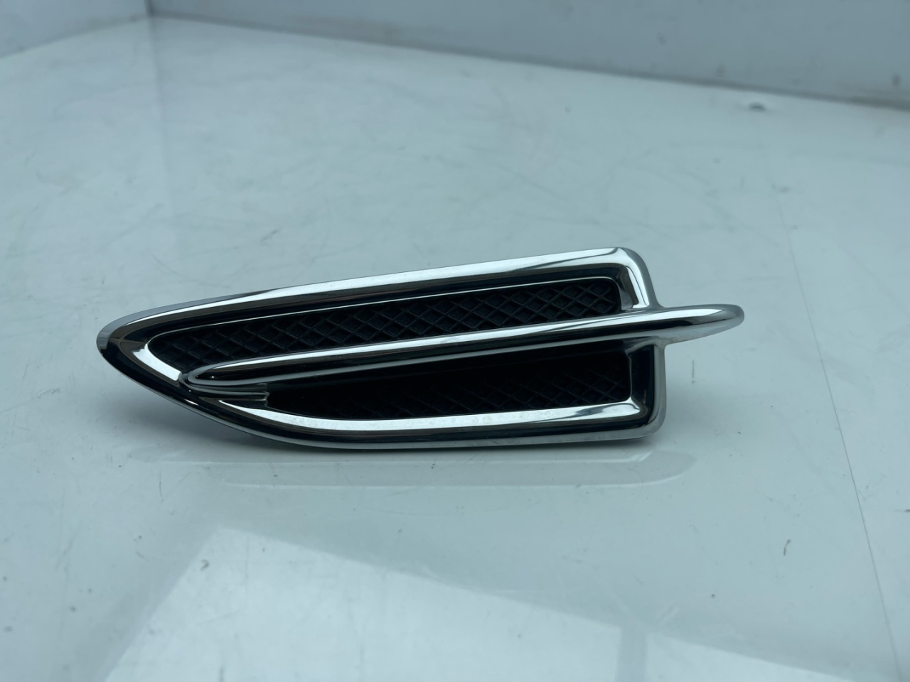 молдинг переднего левого крыла Ford Escape 3 поколение C520 2013, 1.5 л., бензин, АКПП, внедорожник 5 дв., CJ5416C217 - фото №1