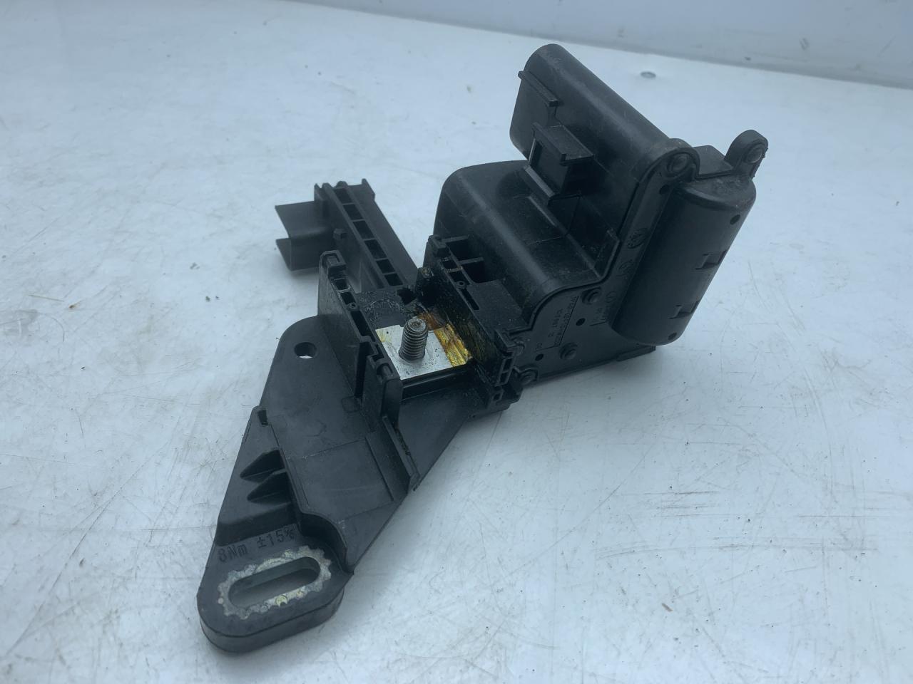 блок предохранителей Chevrolet TrailBlazer 3 поколение 2021, 1.3 л., бензин, АКПП, черный, хетчбэк 5 дв., передний привод, V5929615001 - фото №1