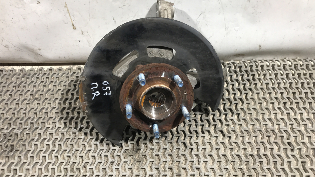 ступица передняя правая Chevrolet Equinox 3 поколение 2018, 1.5 л., бензин, АКПП, черный, внедорожник 5 дв., полный привод - фото №1