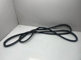 уплотнитель двери Volvo XC60 2 поколение 2023, 2.0 л., бензин, АКПП, белый, внедорожник 5 дв., передний привод