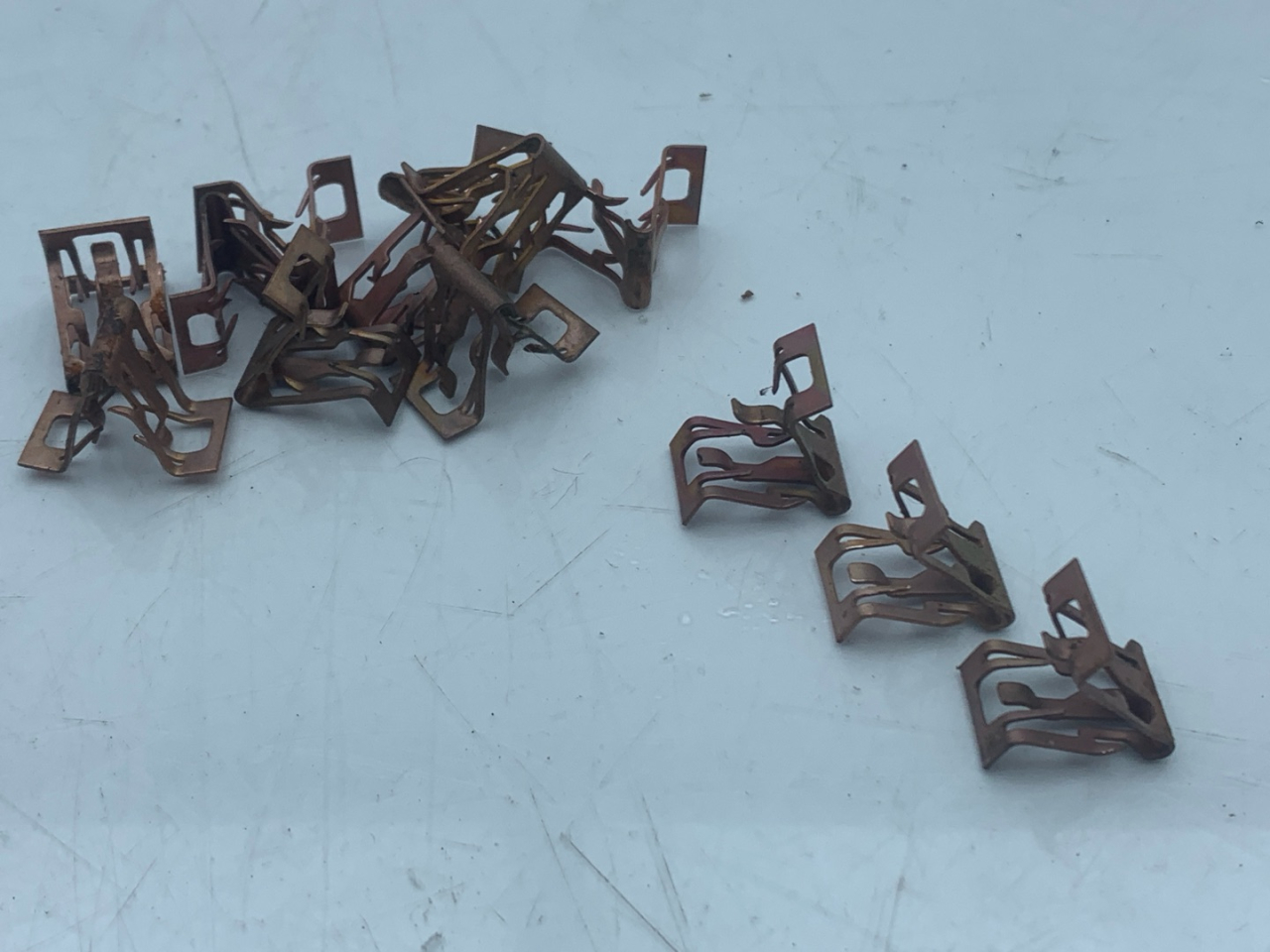 крепеж салона Chevrolet Equinox 3 поколение 2018, 1.5 л., бензин, АКПП, черный, внедорожник 5 дв., полный привод - фото №1