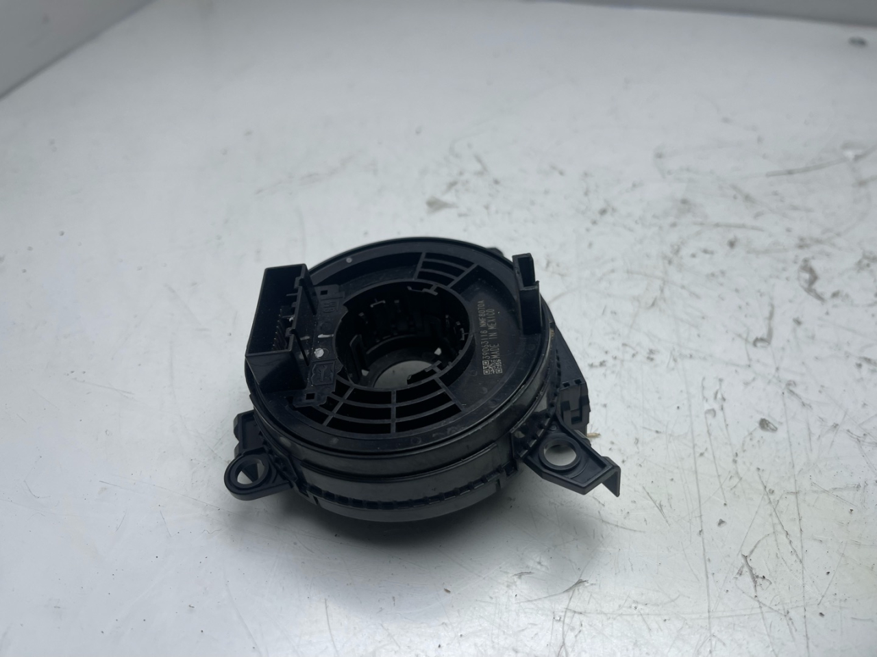 шлейф руля Chevrolet Equinox 3 поколение 2019, 1.5 л., бензин, АКПП, белый, внедорожник 5 дв., передний привод, 39063118 - фото №1