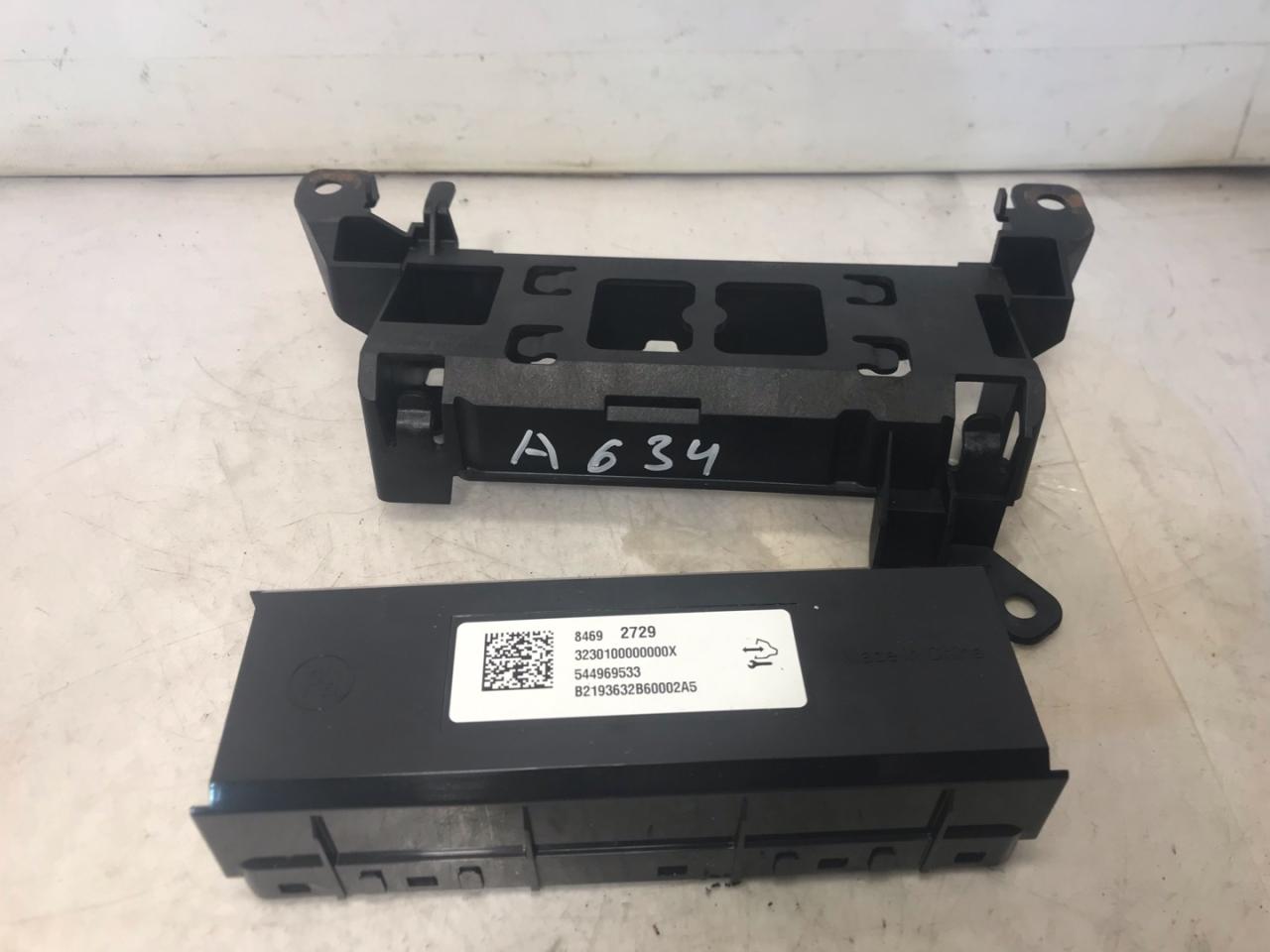 блок управления печки / климат-контроля Chevrolet TrailBlazer 3 поколение 2021, 1.3 л., бензин, АКПП, черный, хетчбэк 5 дв., передний привод, 84692729 - фото №1