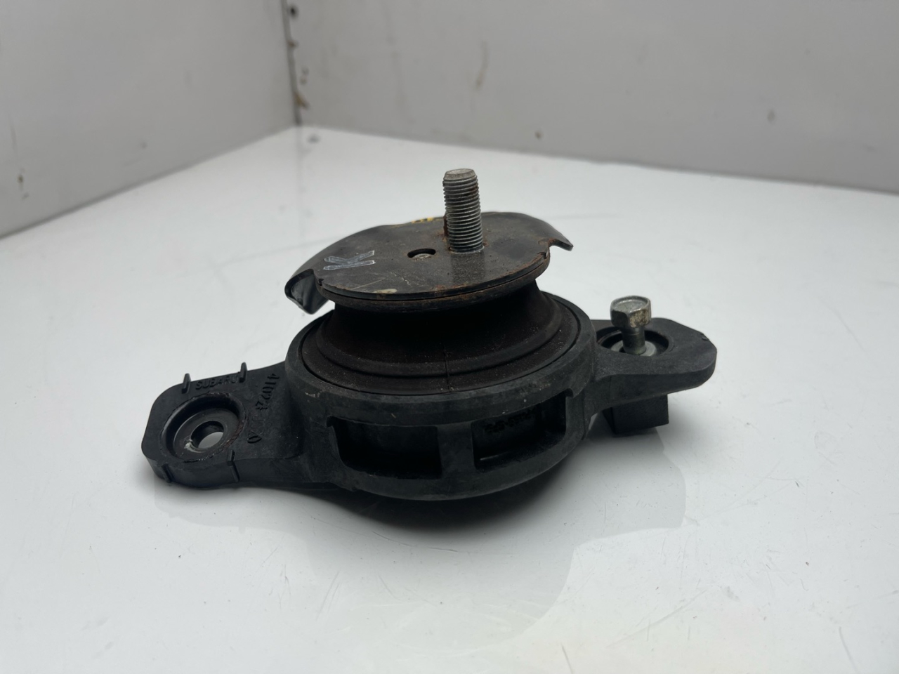 подушка крепления двигателя Subaru Forester 5 поколение (SK) 2020, 2.5 л., бензин, АКПП, серый, внедорожник 5 дв., полный привод, 41022FJ020 - фото №1