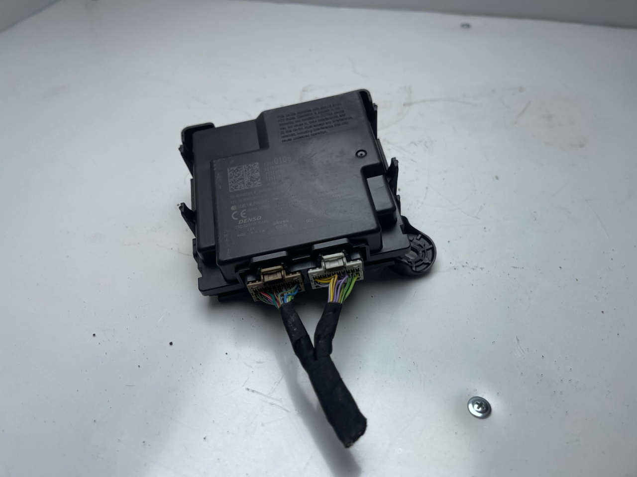 Блок управления бесключевым доступом Chevrolet Equinox 3 поколение 2018, 1.5 л., бензин, АКПП, черный, внедорожник 5 дв., полный привод, 13510106 - фото №1