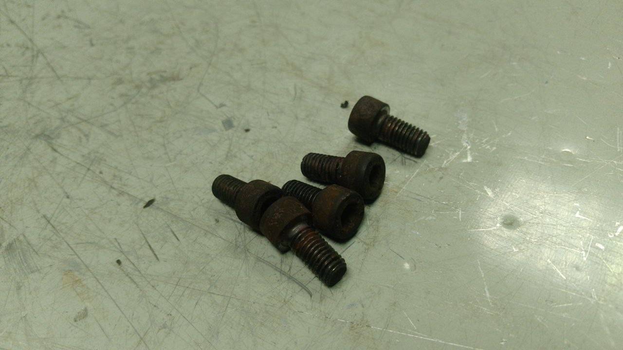 болт корзины сцепления Volkswagen Passat B5 1997, 1.8 л., бензин, МКПП - фото №1