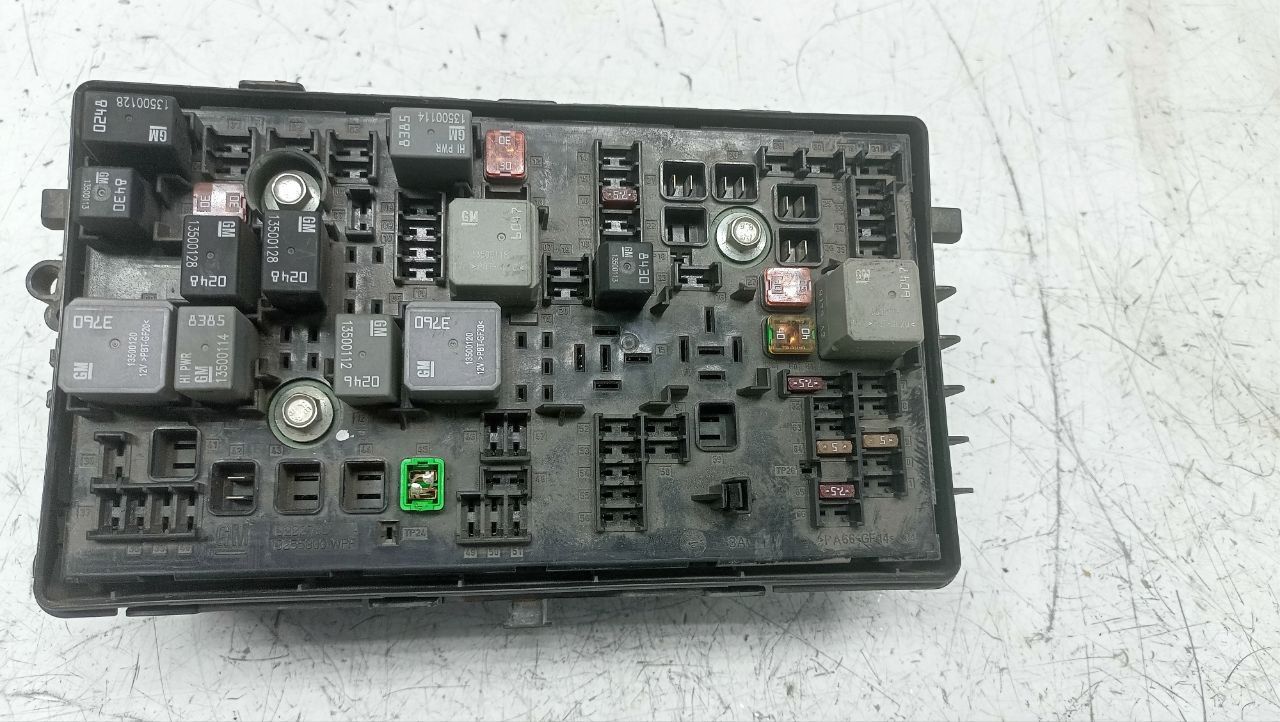 блок предохранителей Chevrolet Cruze 1 поколение 2010, 1.8 л., бензин, 13255300, 13222782 - фото №1