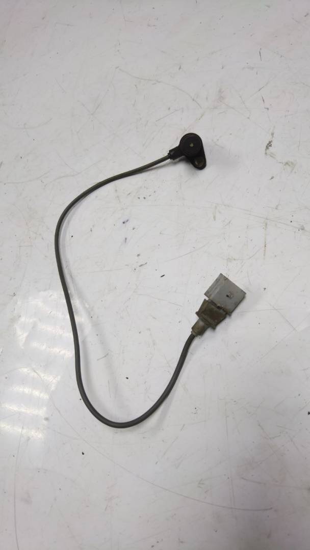 датчик коленвала Volkswagen Golf 4 поколение 2000, 1.6 л., бензин, 0261210 - фото №1