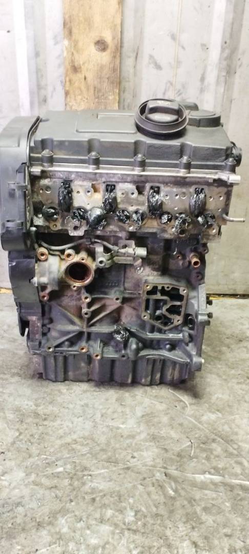 двигатель Volkswagen Passat B6 (2005 - 2010), 2.0 л., дизель, BKP, BKP054476 - фото №1