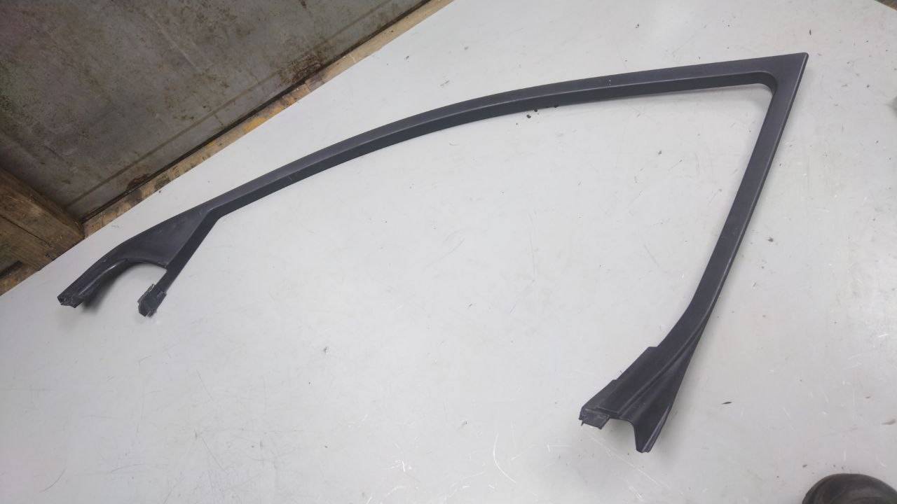 молдинг стекла Chrysler Pacifica 1 поколение (2003 - 2008), 04894348AE, SBW77853A - фото №1