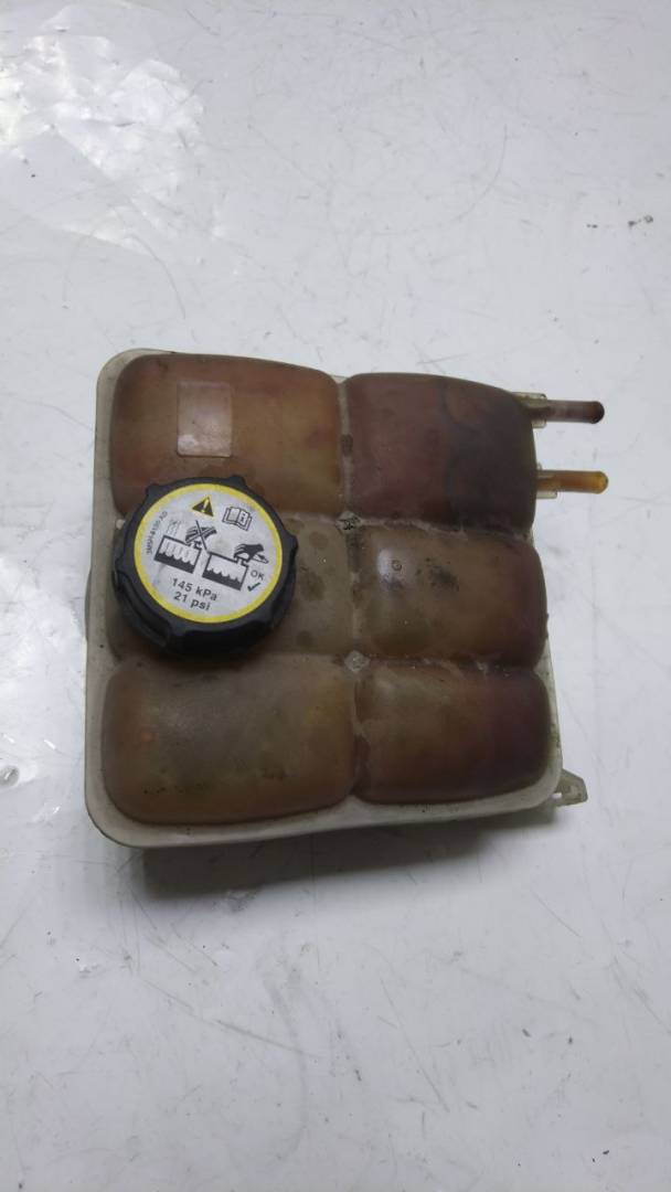 бачок расширительный Ford Focus 2 поколение 2005, 2.0 л., дизель, 3M5H8K218 - фото №1