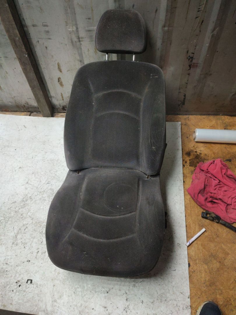 сиденье переднее Chrysler Sebring 2 поколение 2002 - фото №1