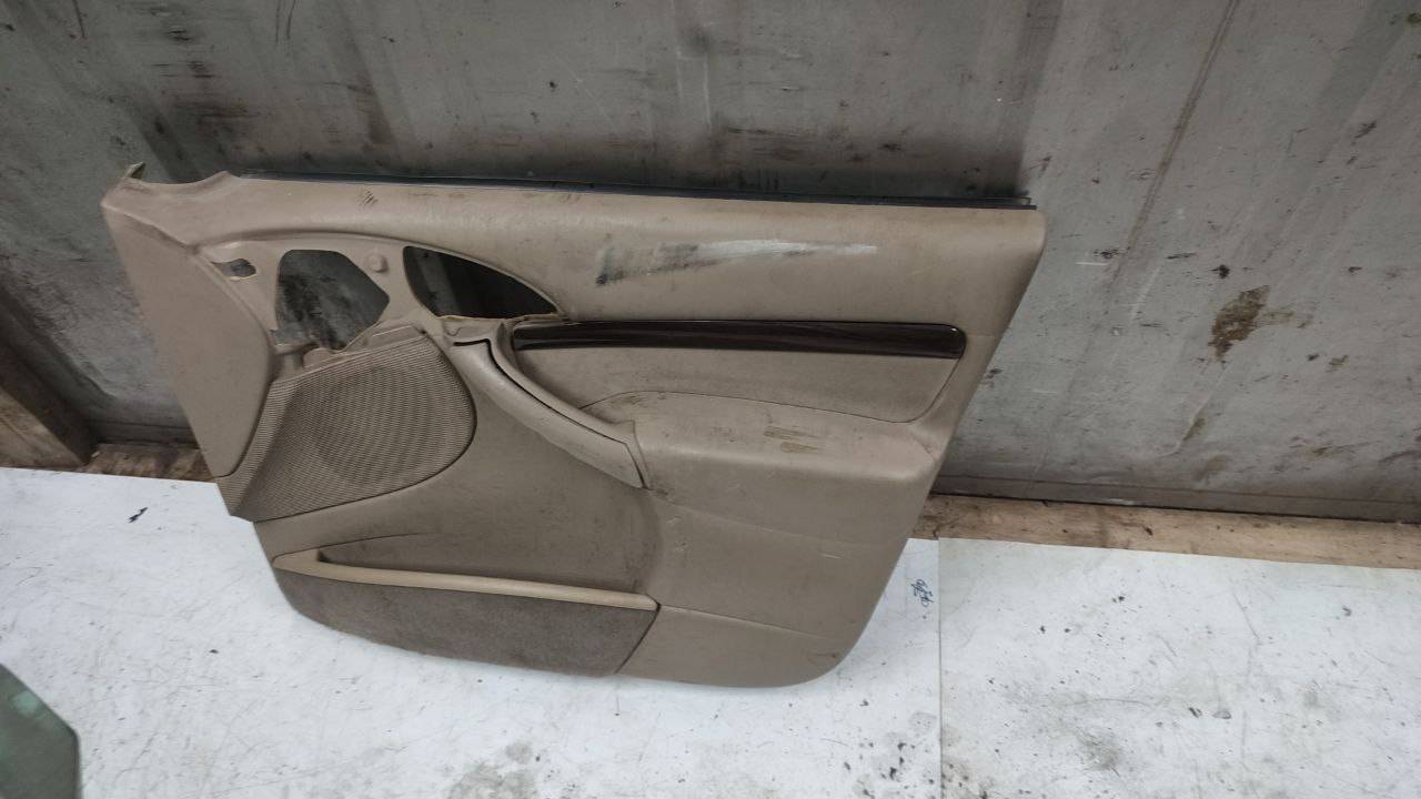 обшивка двери передняя правая Ford Focus 1 поколение (1998 - 2001) - фото №1
