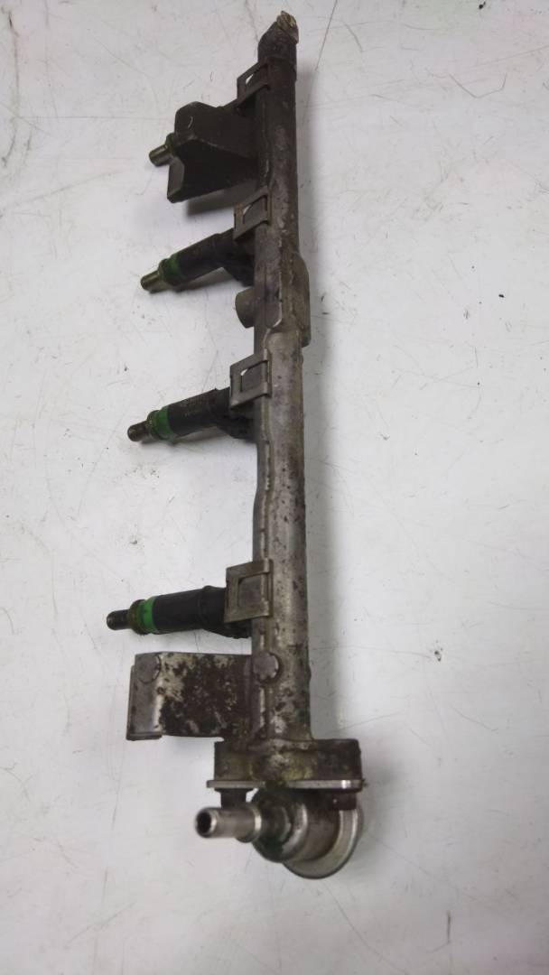 топливная рампа Ford Focus 1 поколение (1998 - 2001), 1.6 л., бензин, 98MF9H487 - фото №1