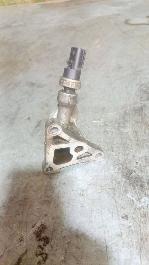 кронштейн масляного фильтра Dodge Caravan 3 поколение (1995 - 2000), 3.0 л., бензин - фото №1